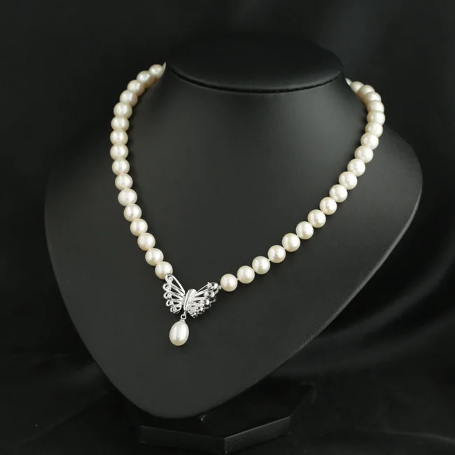 Butterfly Pearl Pendant Choker 