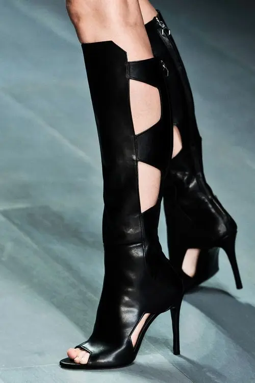 toe out boots