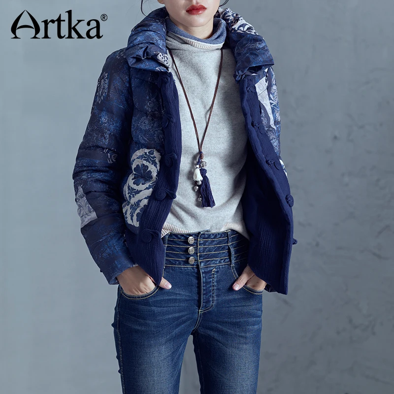 

ARTKA 2018 Winter New 90% White Duck Down Manual Button Buckle Short Down Jacket Female Fashion Bread Collar Print DK10277D