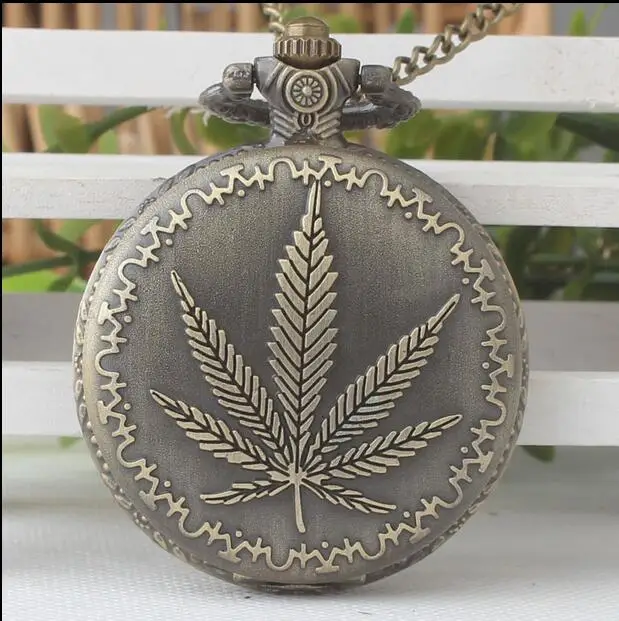 

Vintage Bronze antiques Fashion quartz Classic nostalgic maple leaf pendant Necklace pocket watches