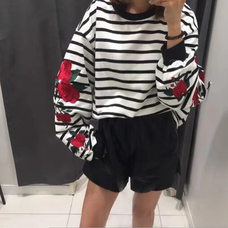 

2018 New Autumn Harajuku Hoodies Roses Embroidery Lantern Sleeve Loose Striped Women Sweatshirt Girl Vintage Elegant Casual Tops