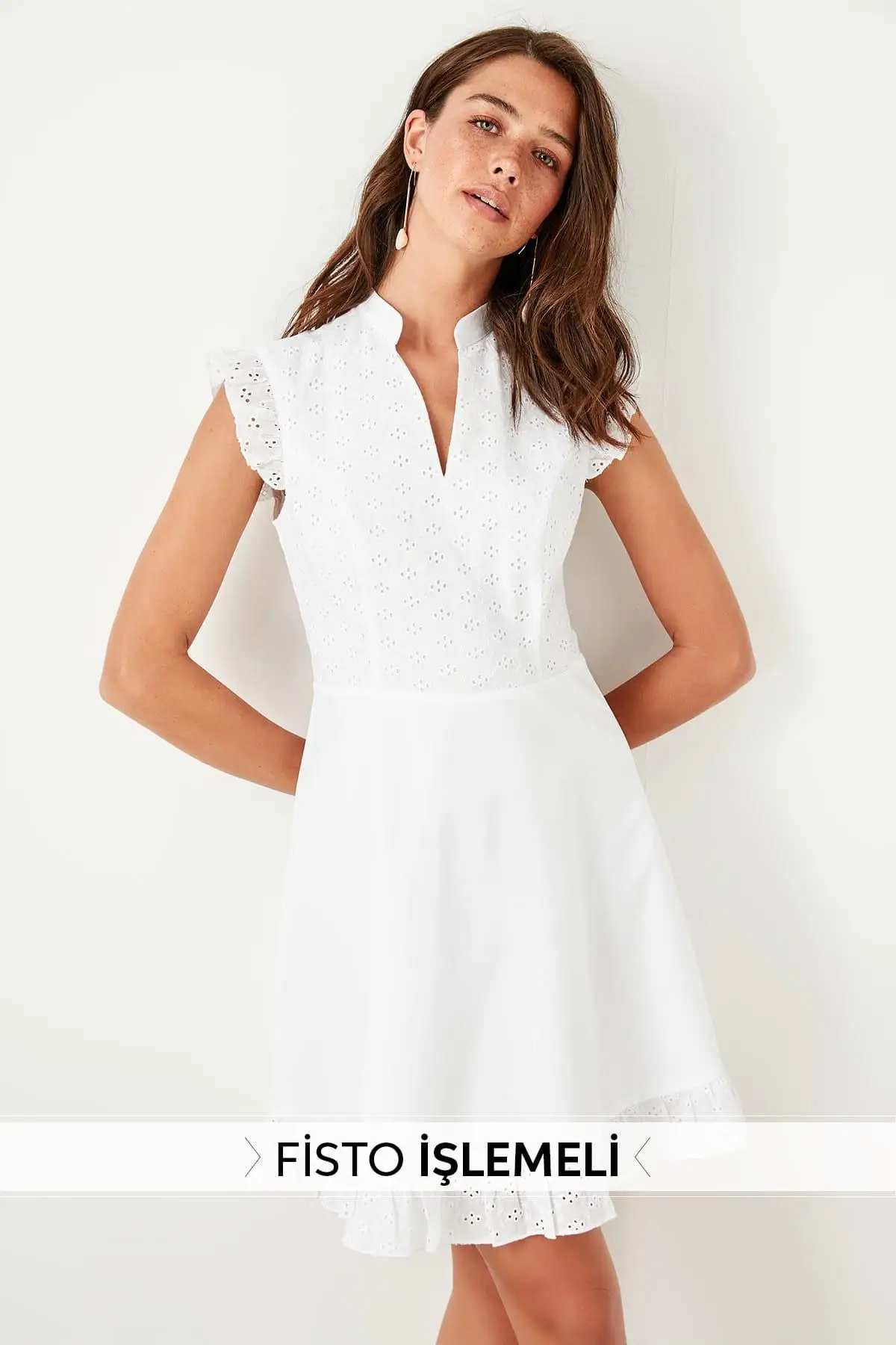 

Trendyol White Embroidered Sleeveless Dress TWOSS19XB0125