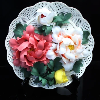 

Rich Guose peony art porcelain ceramic disc hand hollow hanging plate Luoyang red Home Furnishing gift ornaments