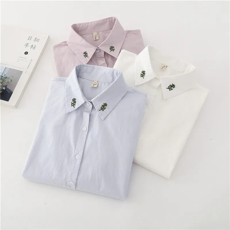 En Ligne 2017 Automne Et D hiver De Mode Femmes Casual Manches Longues Chemise de Bande Dessinée Brodé Coton Tops Printemps Dames Blanc Bleu Chemise