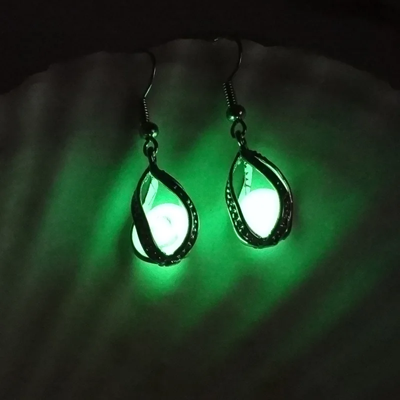 светятся сережки. светящаяся змея. светятся сережки. светодиодные серьги. светятся сережки.