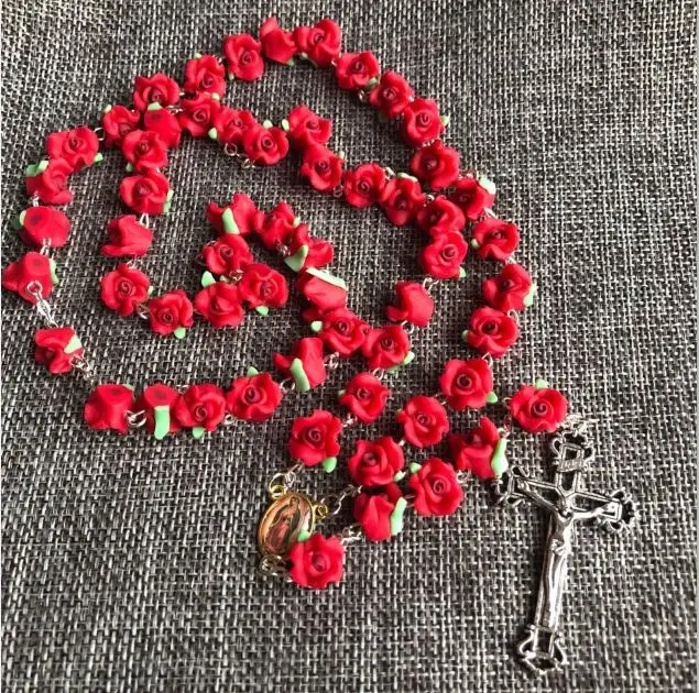 Ручной работы красный мягкий серами Роза бусины Четки Иисуса крест ожерелье золотой девственницы Guadalupe четки центр