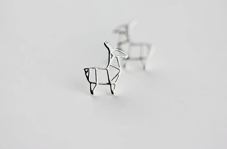

Daisies One Pair New Fashion Stud Earrings Cute Silver Origami Deer Animal Earring For Women Jewelry Girl Couple Bijoux Femme