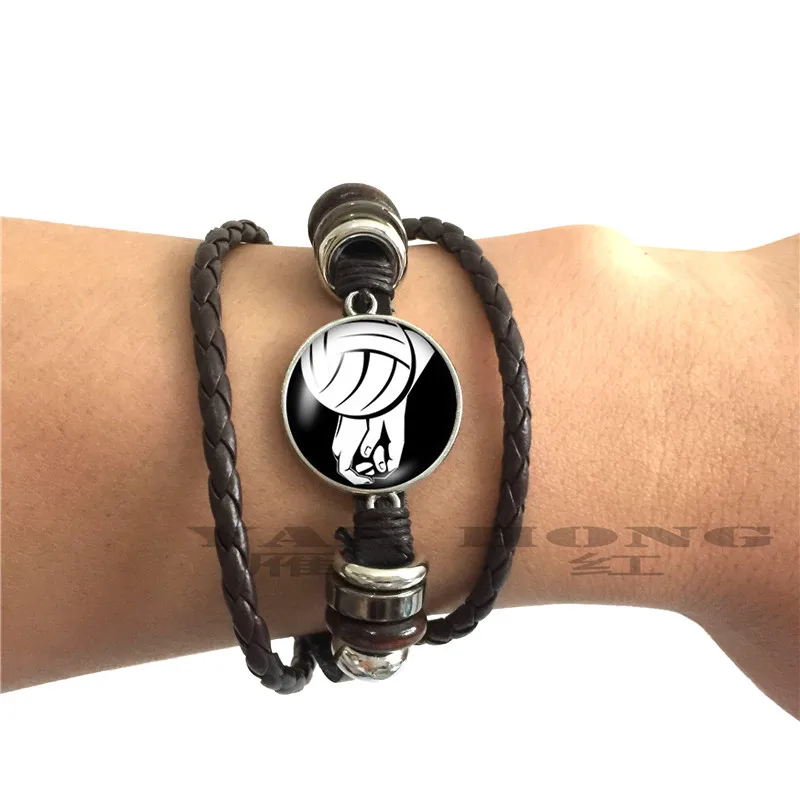 

Football, basketball, baseball, 20mm bracelet, circular PHOTO BRACELET are hand-made leather materials. It's black and brown.