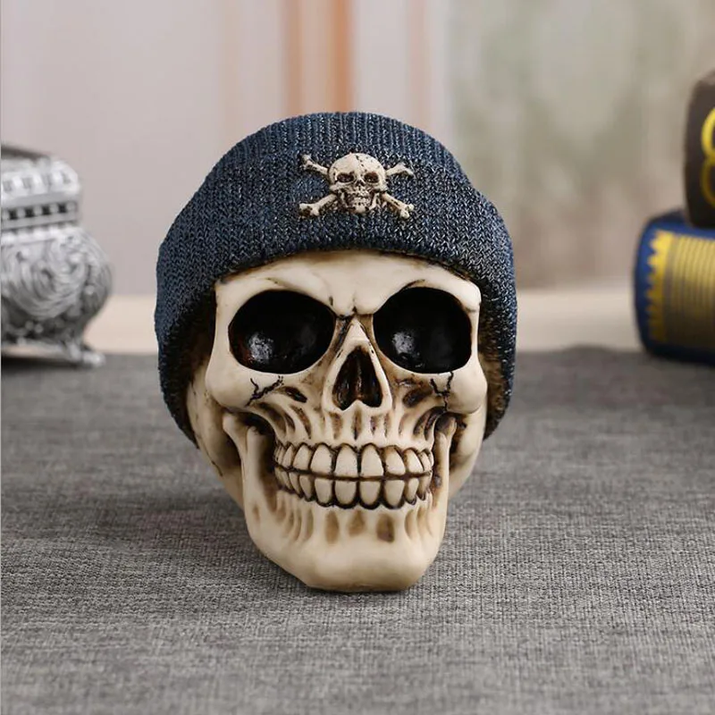 

1pcs/lot Horror Props Creative Skeleton Halloween Decoration Skull With Knitted Hat Resin Bar Dec For Party Supplies Ornament