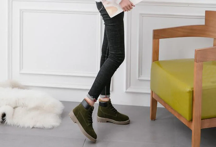 KNCOKAR Winter Velvet New Fashion Lace Up Students Flat Anti-Skid Short Boots Round Head Martin Boots Women's Shoes