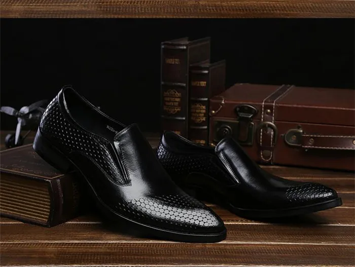 Новая Англия Лоферы модные черные острый носок Бизнес повседневная обувь весна тисненая кожа дышащий Для мужчин обувь
