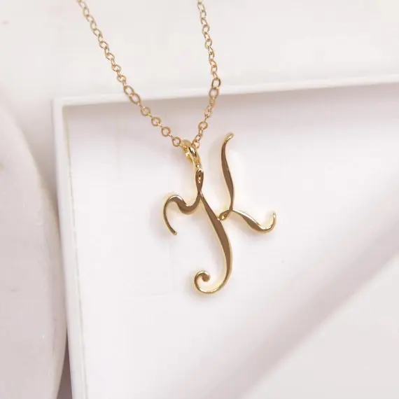 Крошечное начальное ожерелье с буквами алфавита все 26 Английских A Z Cursive