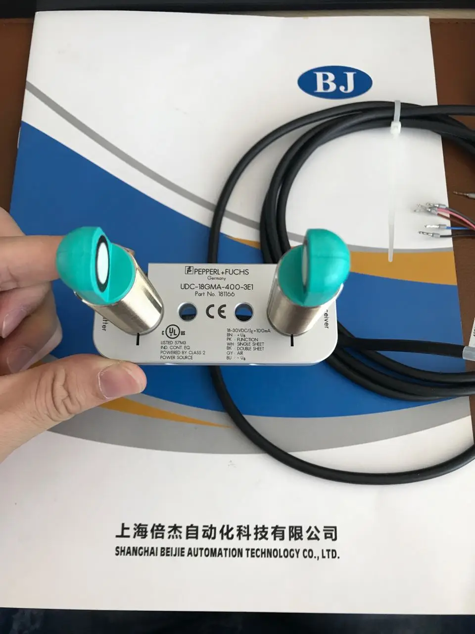 

Ultrasonic double-sheet detection sensor UDC-18GMA-400-3E1 order number 181166 spot
