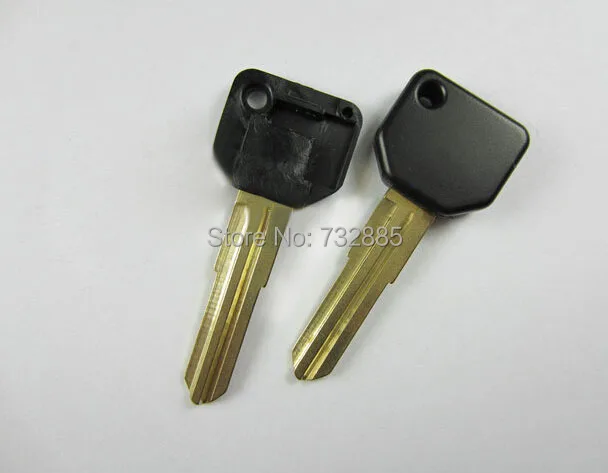 Daihatsu Sirion tranpsonder key shell  (4).jpg