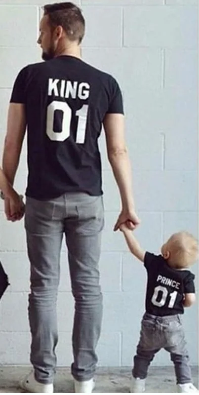 Летние одинаковые комплекты для семьи; Одинаковая одежда для папы, мамы, дочки и сына; хлопковая футболка с короткими рукавами; Семейный комплект «король, королева» - Цвет: black shirt