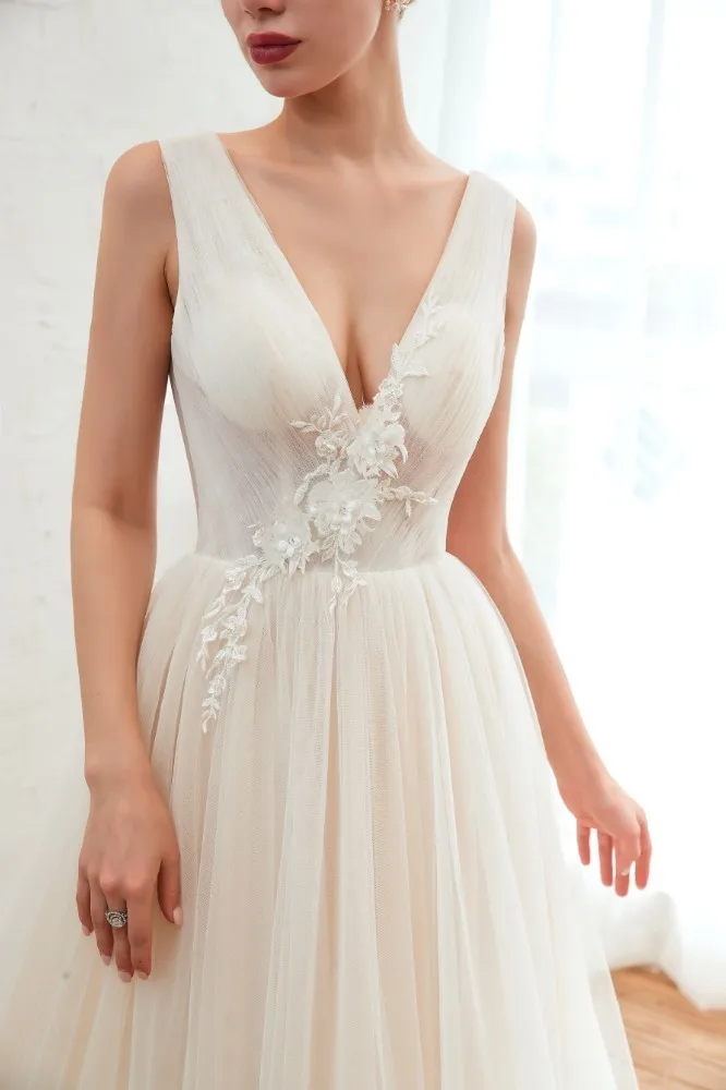 Простое летнее пляжное платье Vivian's Bridal в стиле бохо с объемным цветком глубоким