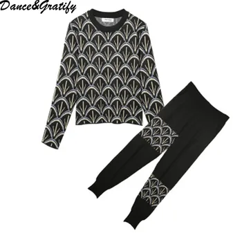 

2018 New Autumn Winter Fashion Women's Tracksuit Sets Black Gray Casual Geometric Pattern Elastic Waist Sweaters Suits