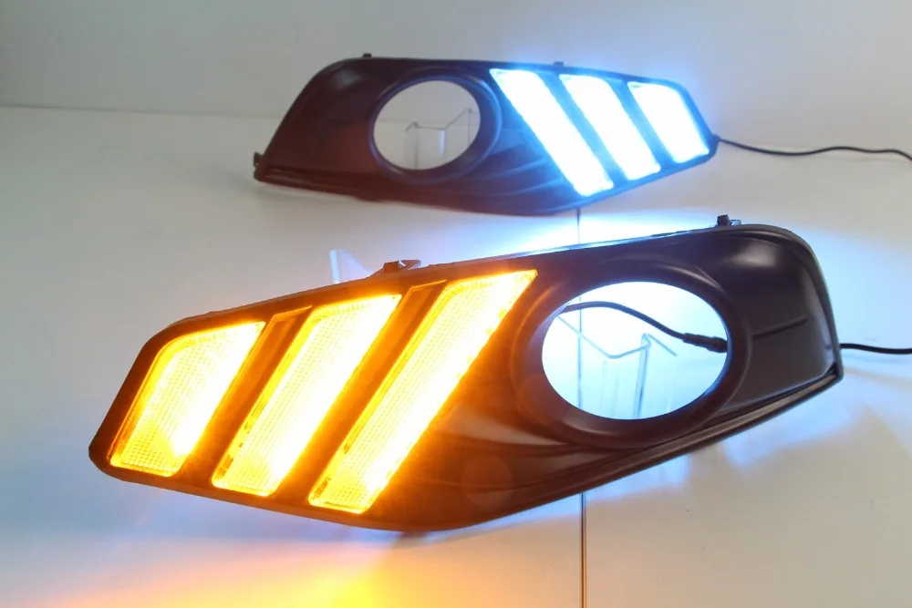 

Osmrk led drl daytime running light for Nissan Tiida 2016-2017 with moving yellow turn signals and blue night light
