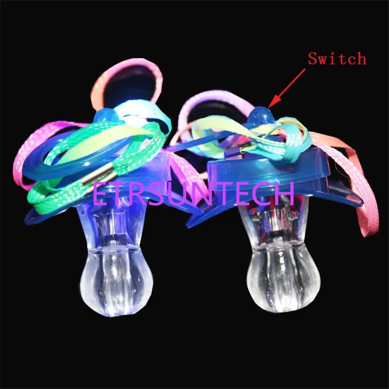 200 teile/los Led Schnuller Pfeife Licht Halsketten Nippel Flashing Kinder Spielzeug Für Weihnachten Bar Partei Liefert