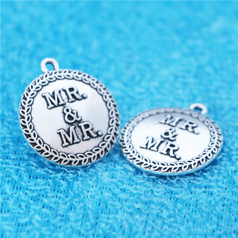 

High Quality 10 Pieces/Lot Diameter 25mm Antique Silver Letter Embossed MR.MR Round Disc Charms pendants by diy making