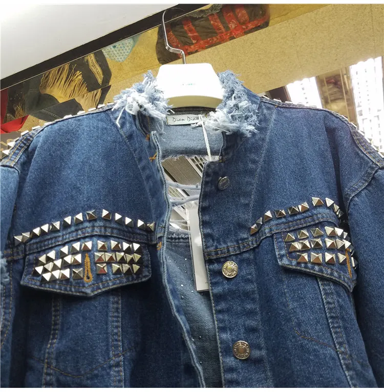 Тренд-сеттер Осенняя рваная джинсовая короткая куртка для женщин в стиле панк с заклепками королева Весенняя джинсовая куртка и пальто свободная уличная одежда
