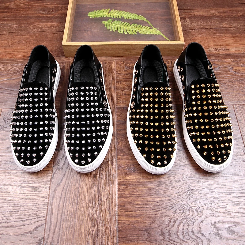 Британский тренд для мужчин; цвет золотой, серебряный; с заклепками; в стиле панк-рок; модная повседневная обувь; лоферы; Мужские модельные мокасины для прогулок; zapatos hombre