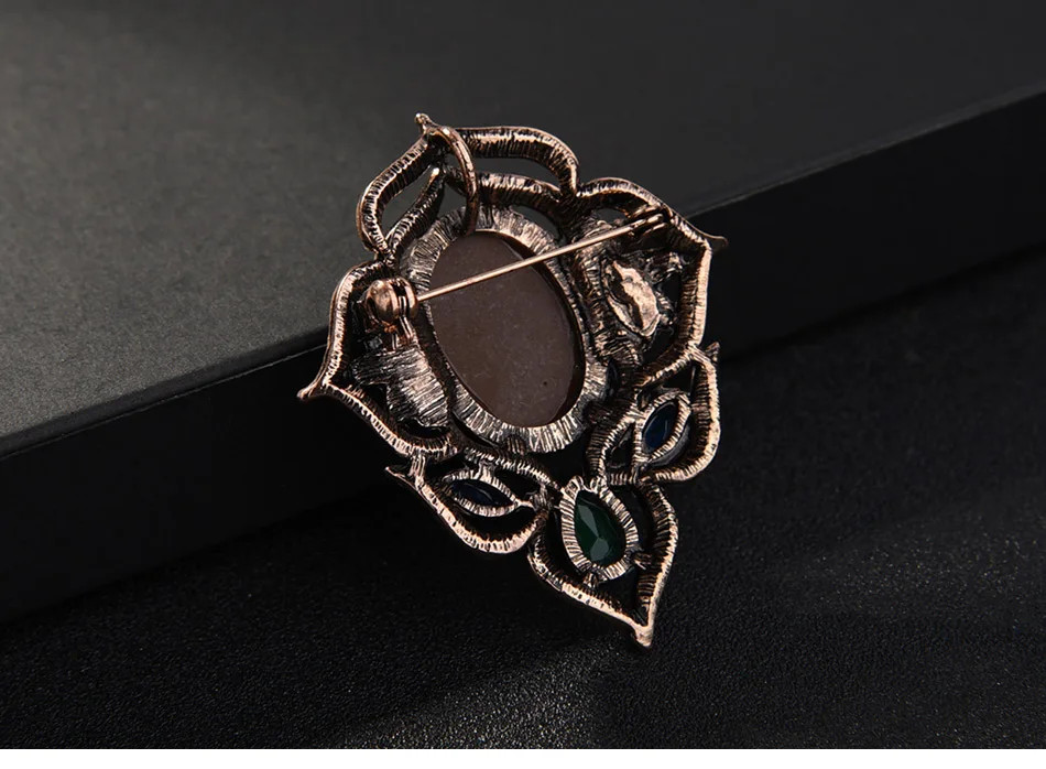 Vintage-Queen's-Cameo-Crystal-Brooch-Pins_09
