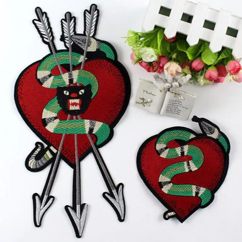 

Snake with Heart Pattern Embroidered Applique Patches Decoration Sew On Patches Diy Sewing Accessories
