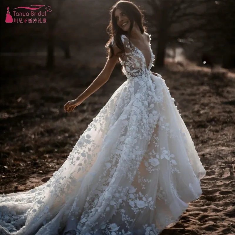

Bohemian Wedding Dress Short Sleeves Deep V Neck Floral Appliques Wedding Gowns 2019 Backless Boho Bridal Dress SS125