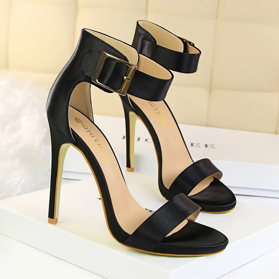 Женские туфли-лодочки; женские босоножки на высоком каблуке; пикантная Свадебная обувь; женская танцевальная обувь металлическая пряжка на ремешке; женская обувь; Chaussures Feminino - Цвет: Черный