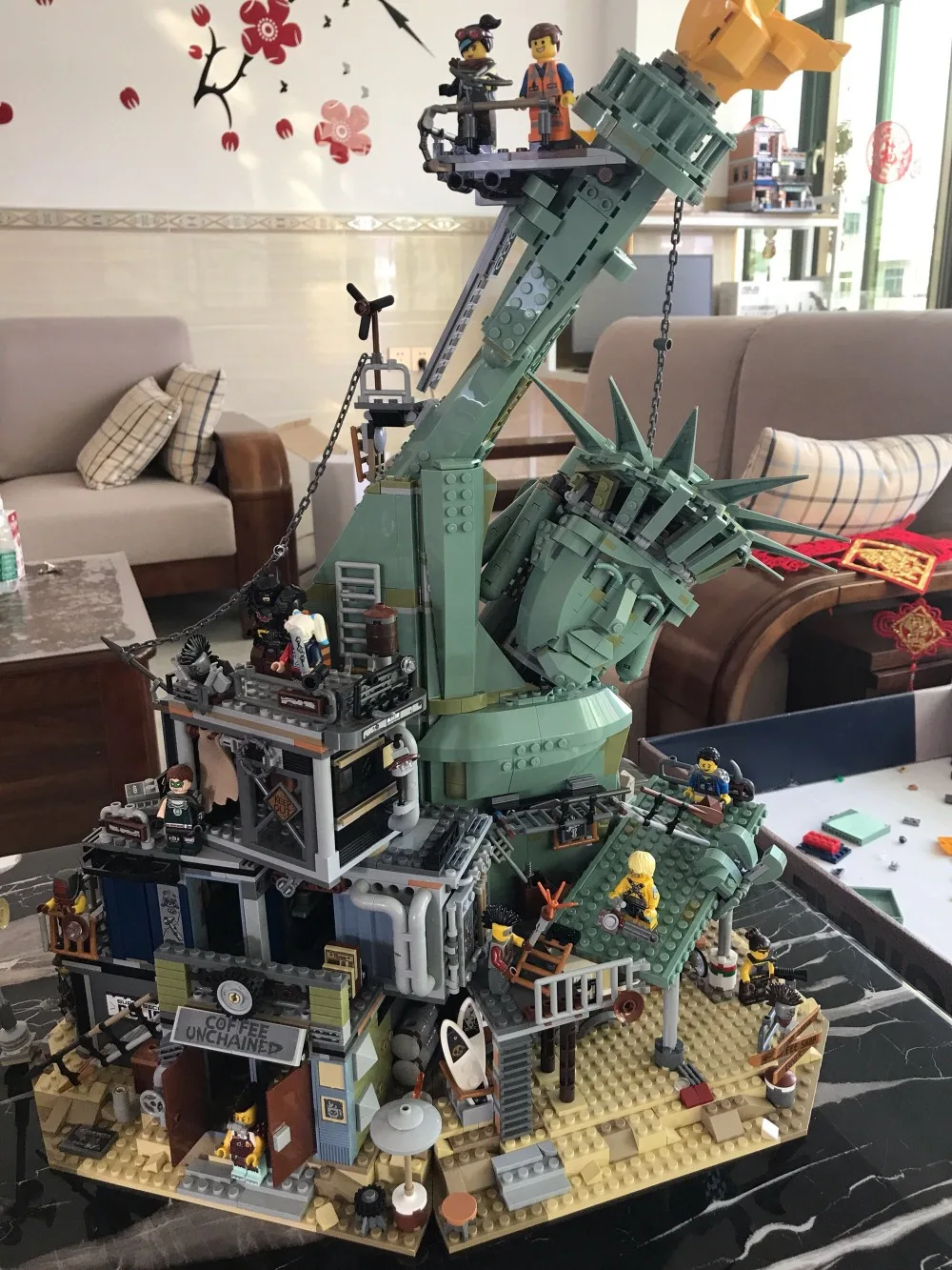 

In Stock Welcome to Apocalypseburg 45014 Movie 2 Seies 3178Pcs The Statue Of Liberty Building Blocks Brick Compatible Bela 70840