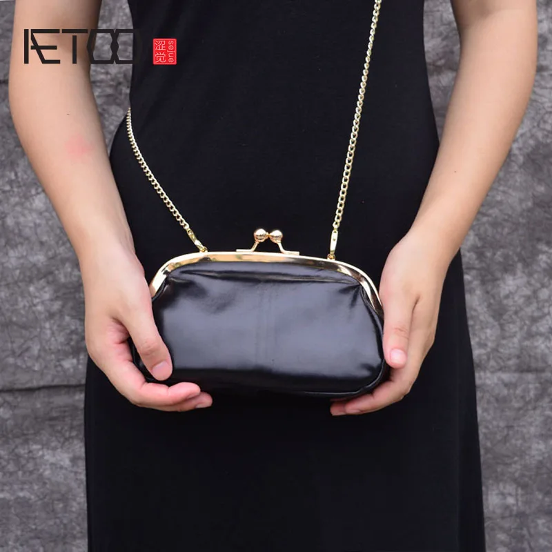 

AETOO Clip pocket retro simple clip gold bag mini leather hand shoulder diagonal bag packet female