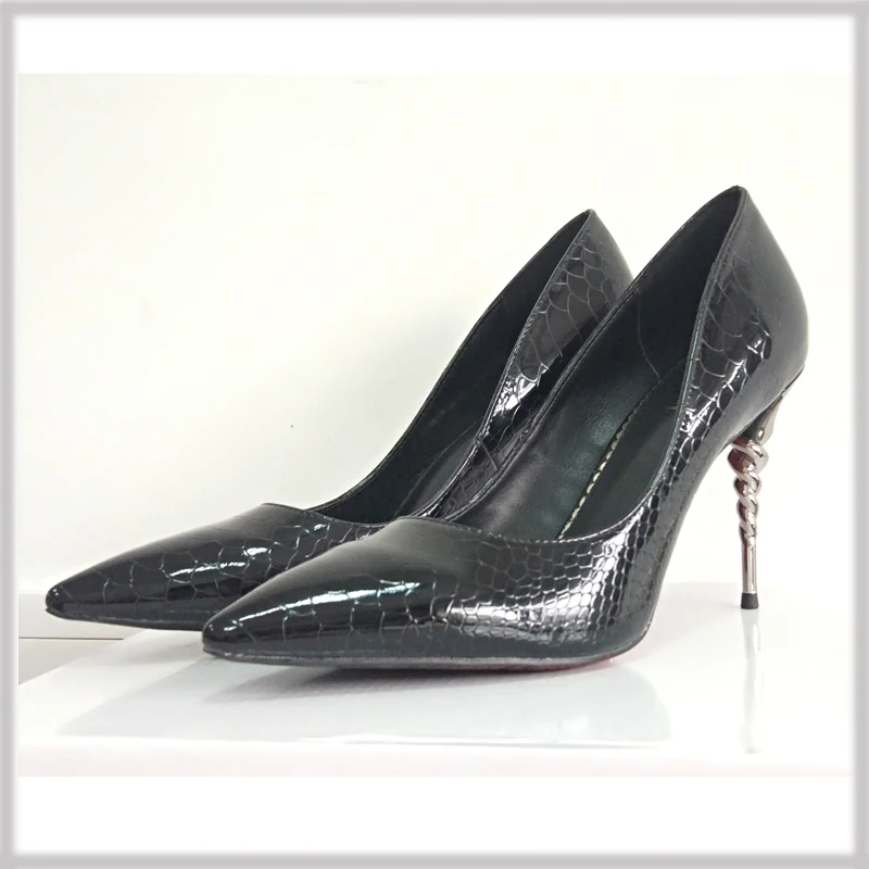 Женские туфли-лодочки с металлическим украшением; женские свадебные туфли с острым носком на высоком каблуке 10 см; Цвет серебристый, золотистый; пикантная обувь