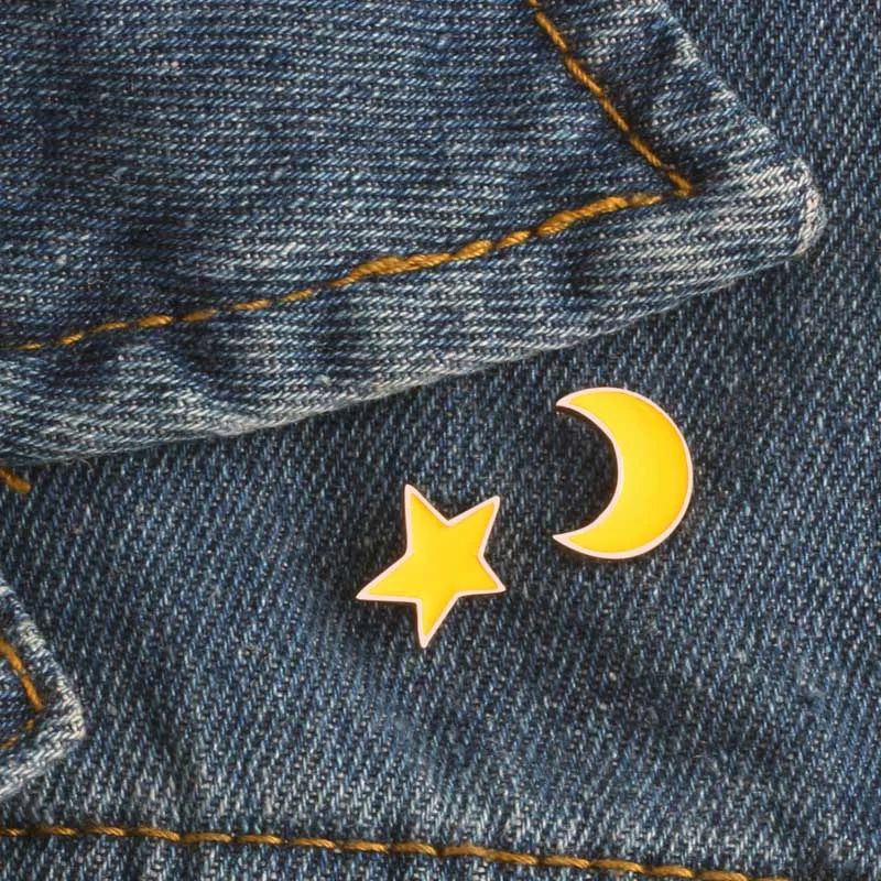 2PC Cartoon Fashion Jewelry Yellow Stars Moon Badge Brooch Enamel Pins Lapel Clothes Denim Accessories Women Gifts Wholesale | Украшения и