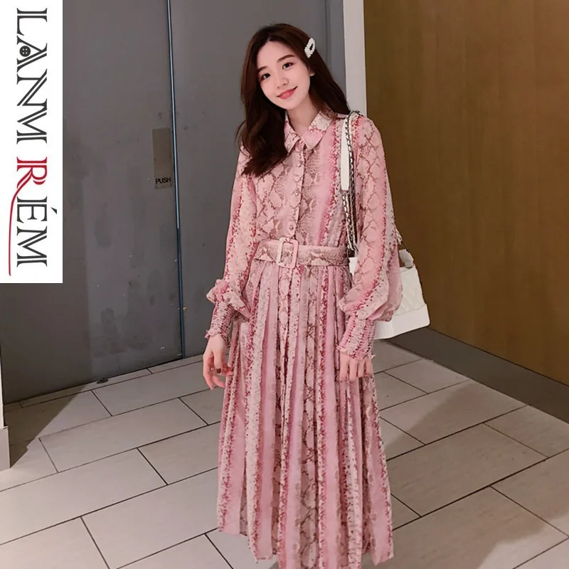

LANMREM 2019 Spring Snake Print Dress For Women New Long Sleeve Single-breasted Loose Clothes With Belt Fashion Ladies QF29211
