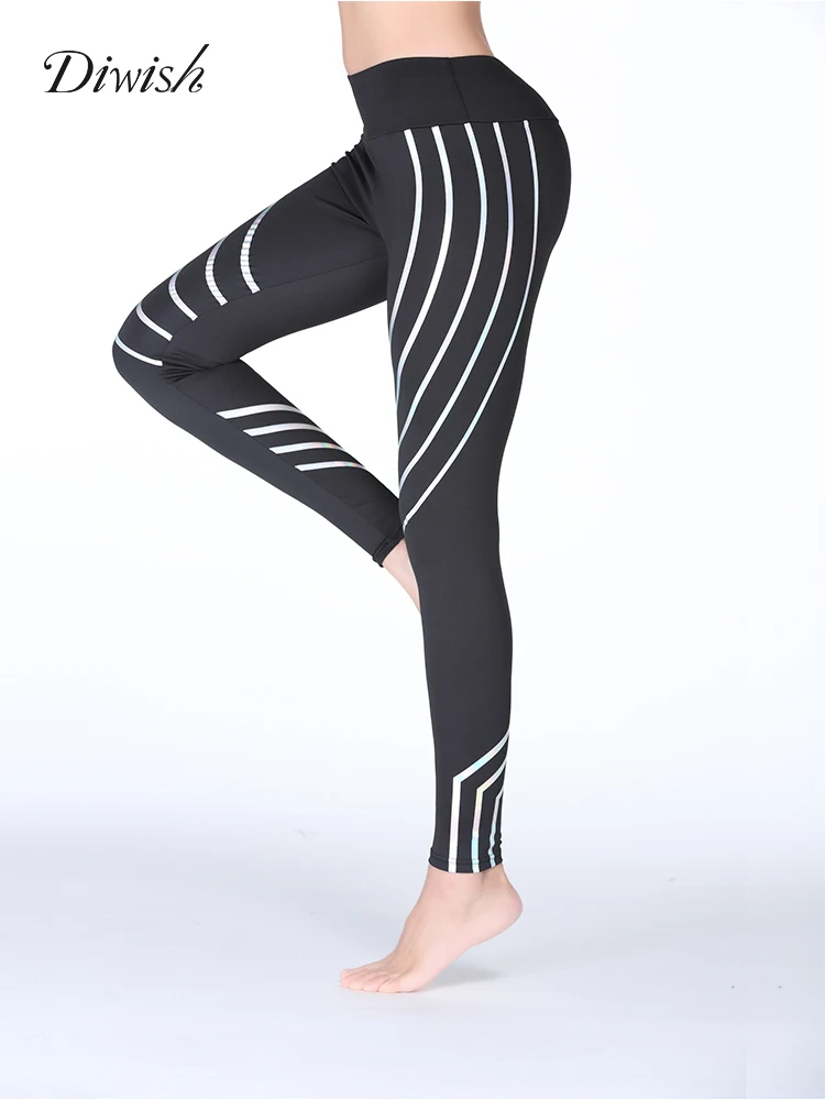 

2019 New Luminous Stripes Yoga Pants Women Elastic Sexy Push Hips Sport Leggings Night Running Gym Fitness Tights Trousers