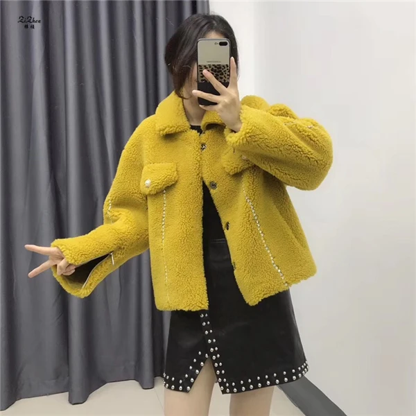 

Woman Short Woolen Jacket With Pearl Yellow ZiZhen Short Coat WEIZHEN6.25-1