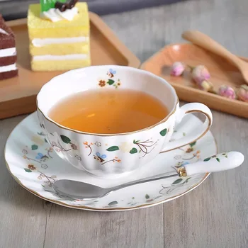 

Bee and flower cups with Spoon China Tangshan Guci coffee cup set ceramic dish British afternoon tea creative variety of high