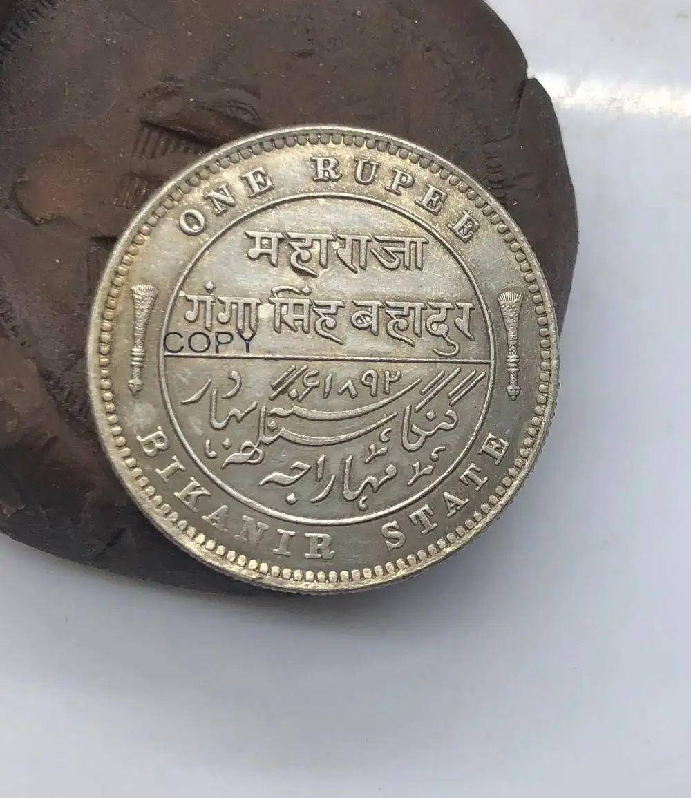 Индийские Штаты царства Bikanir One 1 Rupee императрица Виктории Ганга Singh Коронованная голова лицом левая медная Посеребренная Имитация монеты