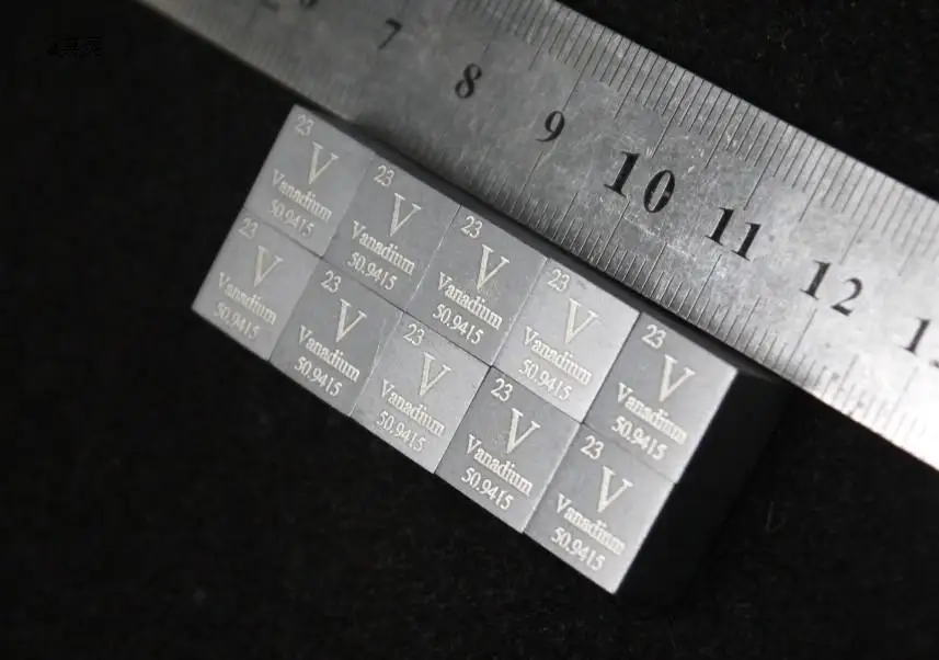 Металлик ванадий, периодическое фенотипические cube, имеет длину 10 мм, весом около 6,05 г и V равна 99.9