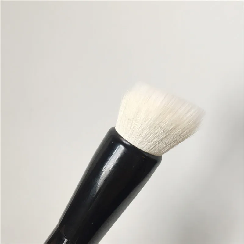 Wayne Goss Brush 01 Foundation Brush _ 5