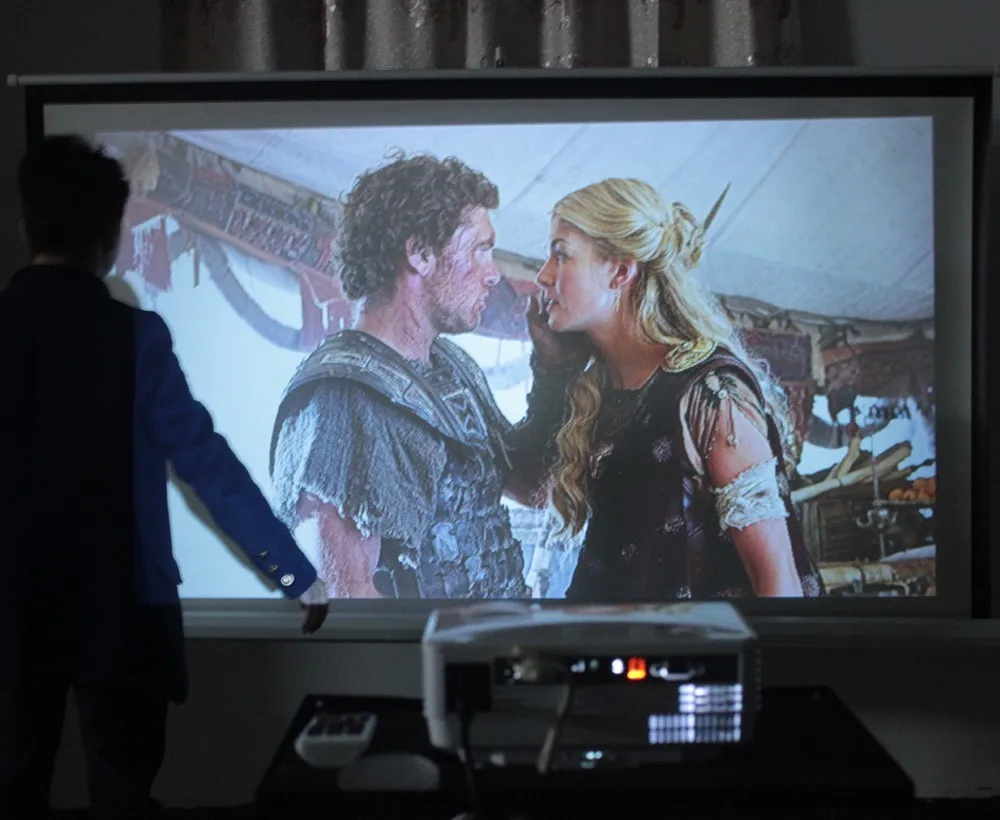 RD805A Portable Mini LED Projector description image 3
