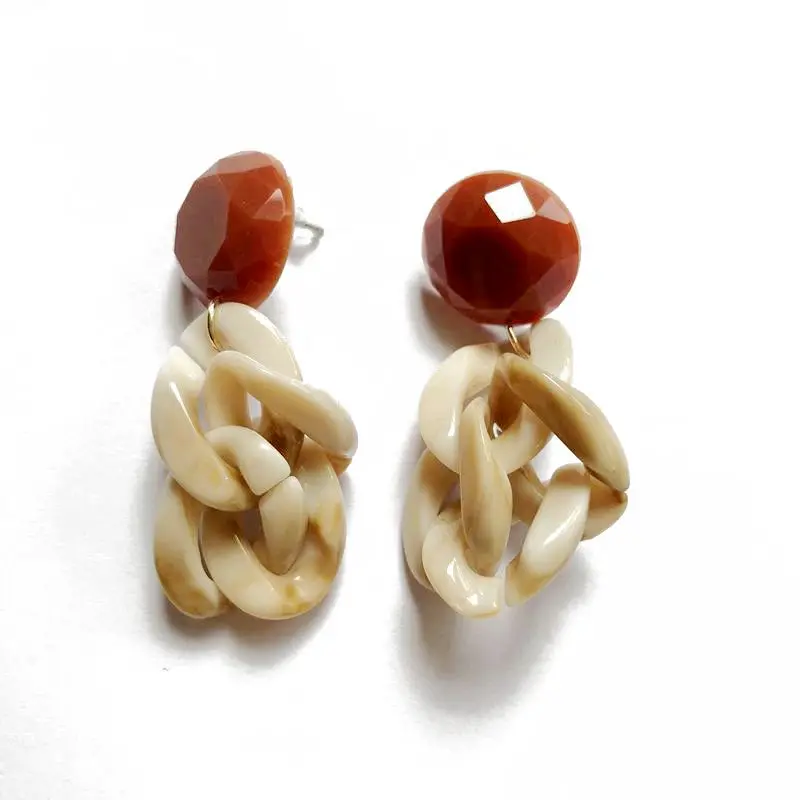 

Free Shipping New Sweet Brown Ivory Resin Link Popular Elegant Stud Earring