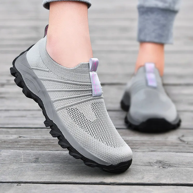 

Summer Hollow Breathable Flynit Old Shoes Couple Walking Shoes Sport Silp-On Lightweight Non-Slip Damping Women's Casual Shoes