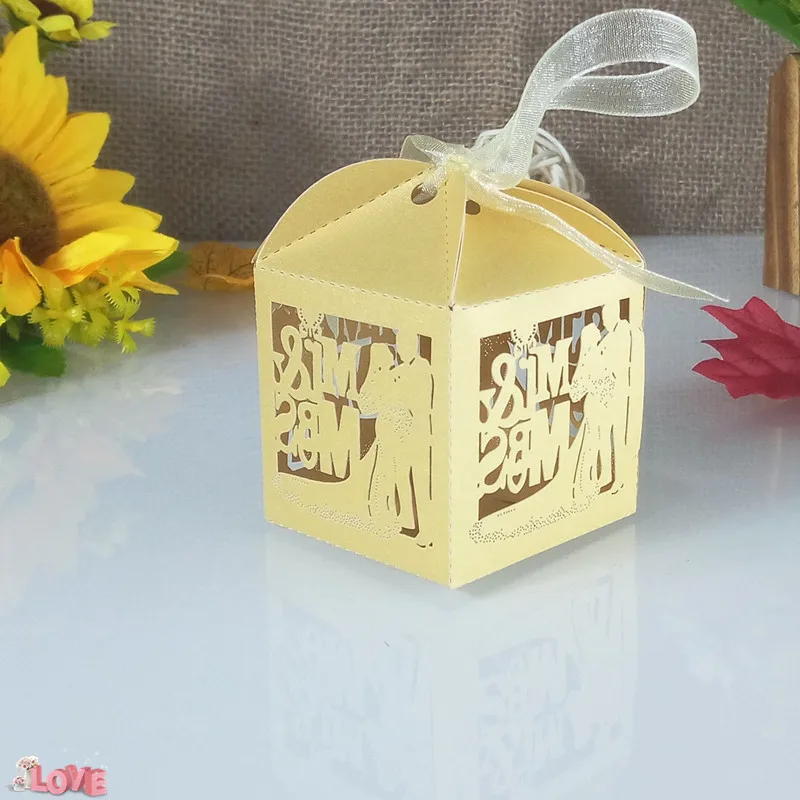 

50pcs laser cutting Mr. and Mrs. Wedding Candy Gift Box Ribbon Party Event Decoration Christmas Candy Cookie Box 5ZT22