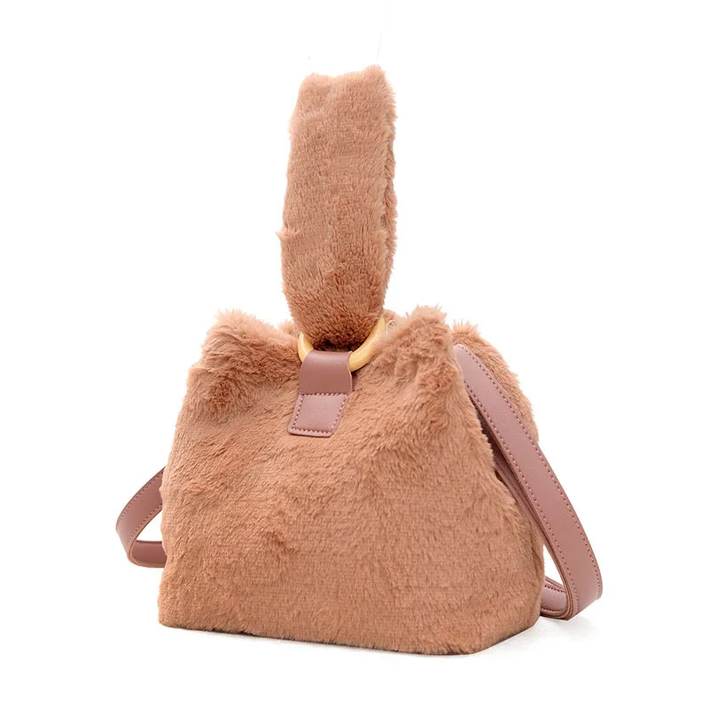 

2019 New Flannel Bucket Women High Capacity Furry Totes Fashion Cheap Handbag And Shoulder Party Bag Girls Factory Direct Sale
