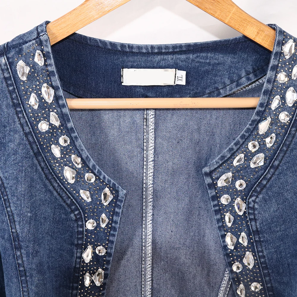 Billig Denim Frauen Jacke Mode Mantel Mit Diamanten Dekoration Casaco Feminino Damen Tops Schlank Jeans Plus Größe 4XL Frauen Mantel