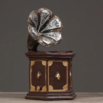

Nostalgic Vintage Phonograph Penholder Model Multi-functional Storage Creative Office Book Desktop Decorations