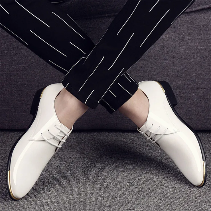 LIN KING/дышащая мужская официальная обувь; повседневные туфли-оксфорды из лакированной кожи с острым носком; мужские деловые модельные туфли на шнуровке; большой размер 48 - Цвет: white
