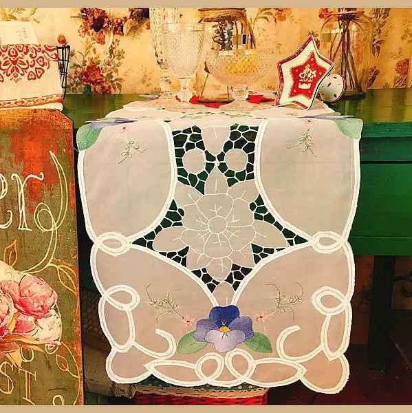 

Luxury White Yarn Table Runner Rectangular Tablecloth Embroidered Floral Cabinet Coffee Table Cover For Wedding Christmas Decor